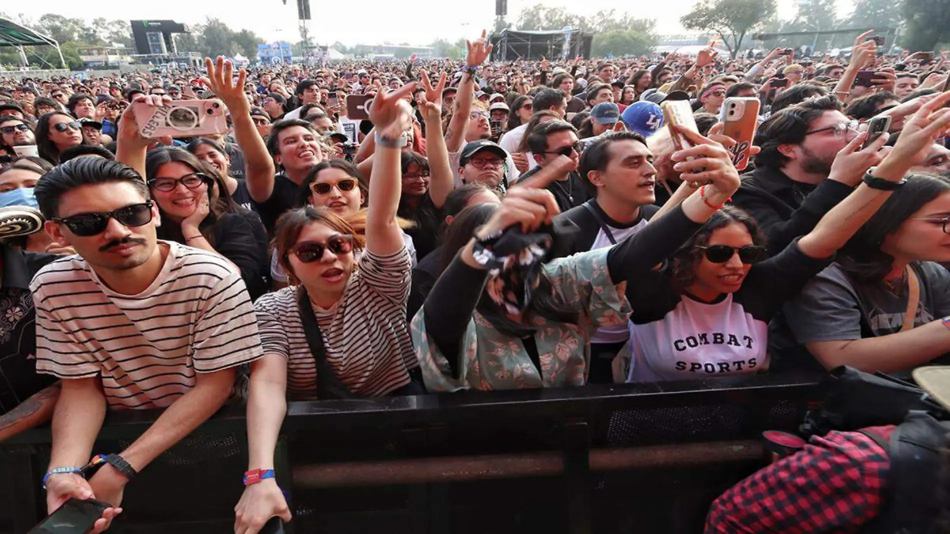 Festivales FANS CORONA CAPITAL roberto hernandez 